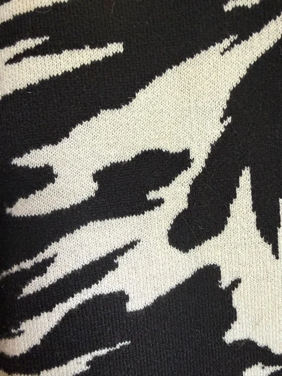 H&M Black and White Zebra-Print Cropped Sweater - Picture 3 of 4